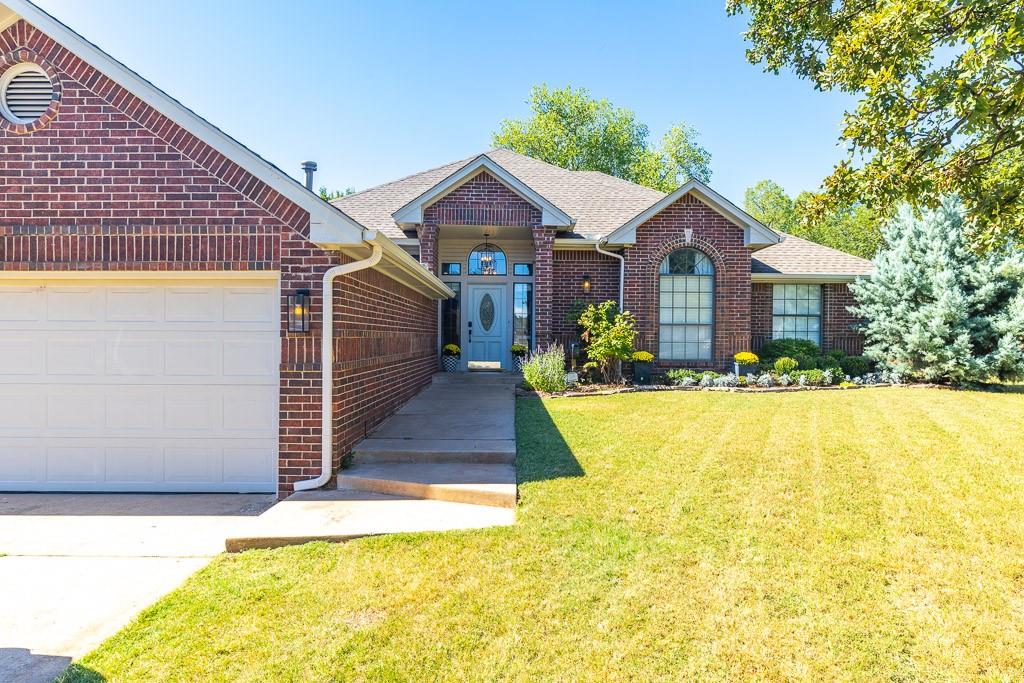 Lookout Cir, Edmond, OK 73034