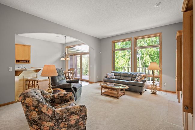 The living room blinds can be raised/lowered with the click of a button. | Image 4