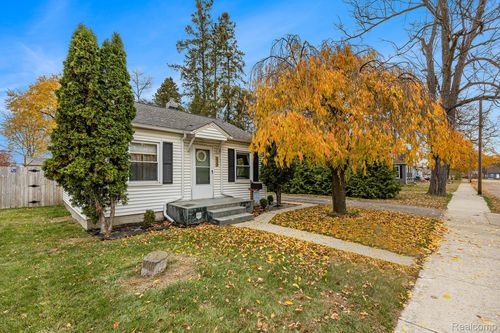 270 Pine St, Imlay City, MI, 48444-1219 | Card Image