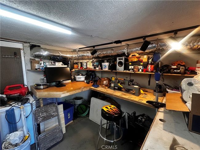 22864 Alder Ln, House other with 1 bedrooms, 2 bathrooms and 4 parking in Crestline CA | Image 22