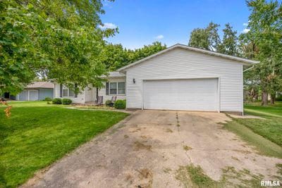 619 Shady Crest Drive, House other with 3 bedrooms, 3 bathrooms and null parking in Kewanee IL | Image 2