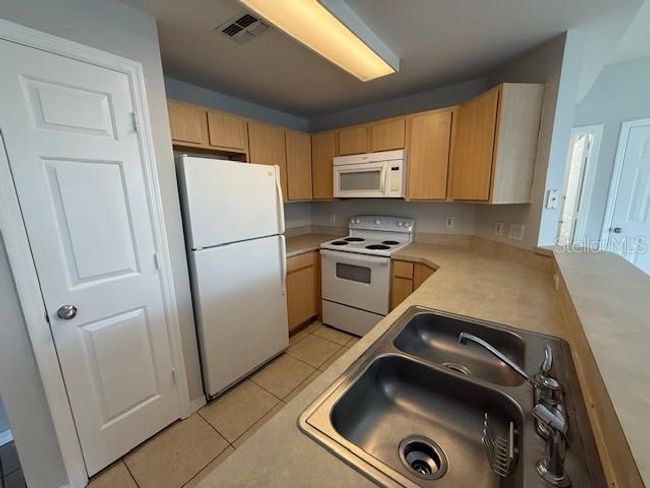 APT-303 - 2000 Erving Cir, Condo with 2 bedrooms, 2 bathrooms and null parking in OCOEE FL | Image 5