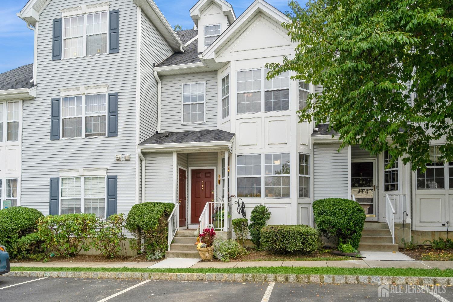 Blossom Cir, Dayton, NJ 08810