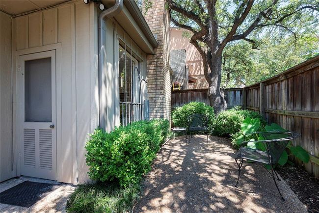 8858 Mccraw Drive, Townhouse with 2 bedrooms, 2 bathrooms and null parking in Dallas TX | Image 30