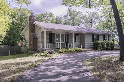 18 Southside Dr, Monroe, NY, 10950-1123 | Card Image