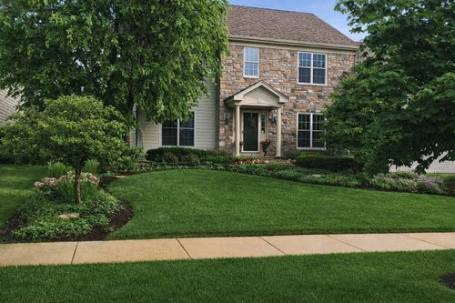 823 Columbia Cir, North Aurora, IL, 60542-1814 | Card Image