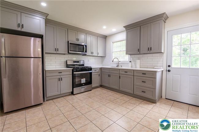 23 Devon Dr, House other with 5 bedrooms, 4 bathrooms and null parking in Palmer Twp PA | Image 10