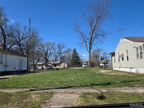 330 S Pence St, East Alton, IL, 62024-1146 | Card Image