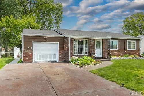 2844 Sugar Tree Ln, Maryland Heights, MO, 63043-1723 | Card Image