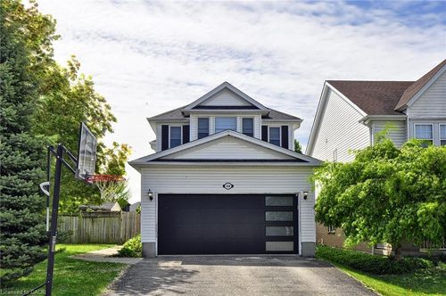 32 Kroeger Cres, Cambridge, ON, N3C4J7 | Card Image
