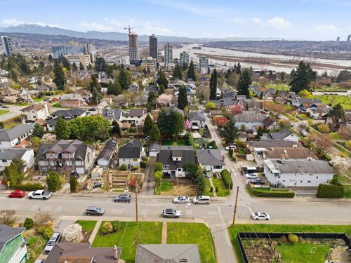 220 Devoy St, New Westminster, BC, V3L4E7 | Card Image