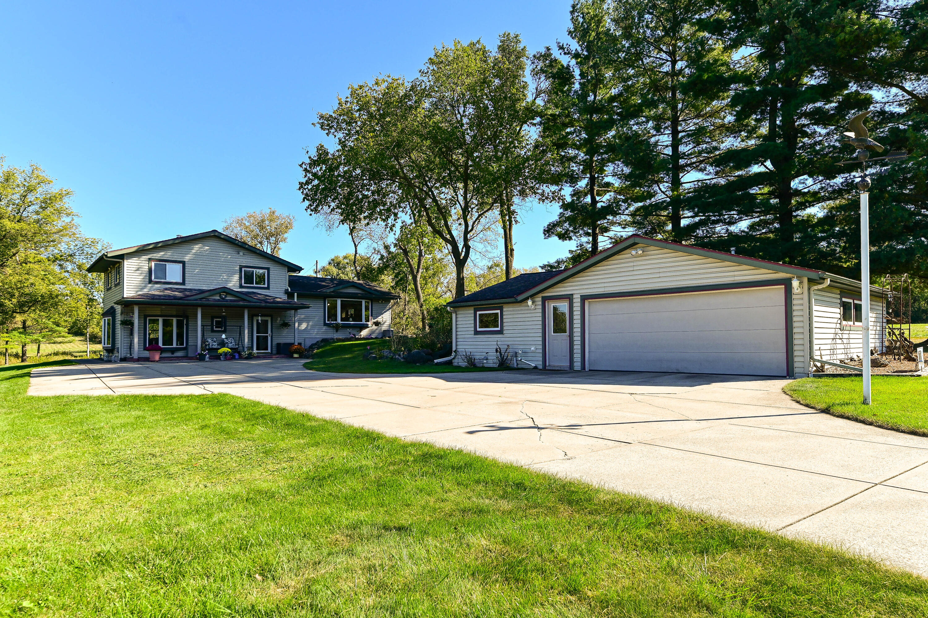 3116 S Hanke Dr, For Sale in New Berlin Zoocasa