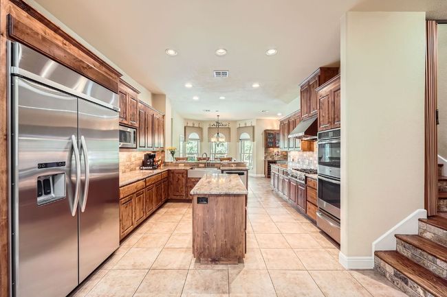 Spacious culinary kitchen | Image 6
