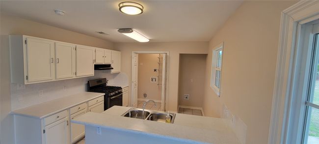 195 Cardinal Dr, House other with 3 bedrooms, 2 bathrooms and 6 parking in Paige TX | Image 4