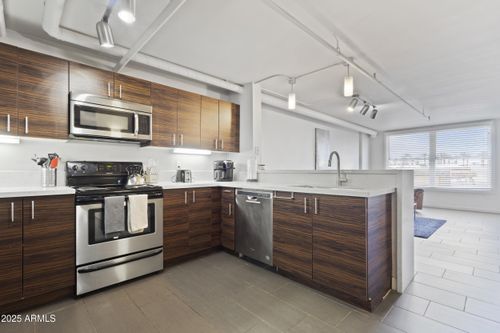 203-535 W Thomas Rd, Phoenix, AZ, 85013-4211 | Card Image