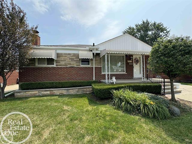Beste St, Saint Clair Shores, MI 48081