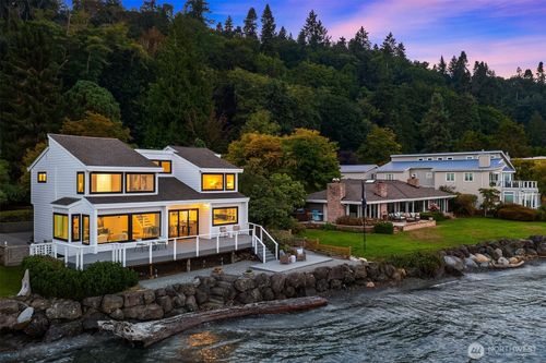 4692 Rockaway Beach Rd Ne, Bainbridge Island, WA, 98110-2128 | Card Image
