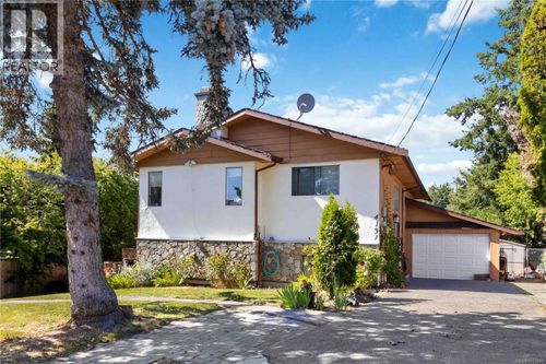 4131 Barrington Rd, Victoria, BC, V8Z6B4 | Card Image
