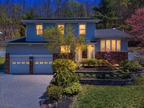 52 Molinari Dr, Wanaque, NJ, 07465-1116 | Card Image