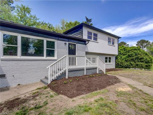 9 Riverdale Dr, Hampton, VA, 23666-3519 | Card Image