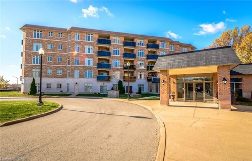319-8111 Forest Glen Dr, Niagara Falls, ON, L2H2Y7 | Card Image