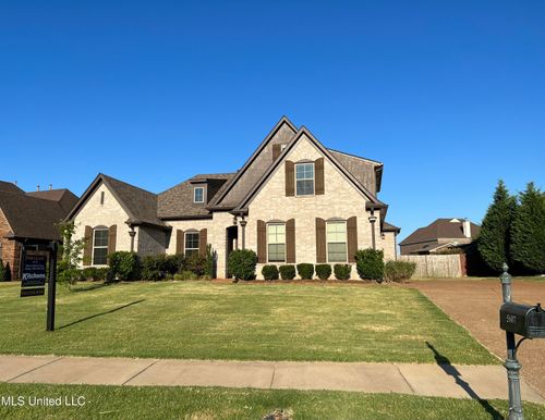 5607 Pinetree Loop E, Southaven, MS, 38672-8017 | Card Image