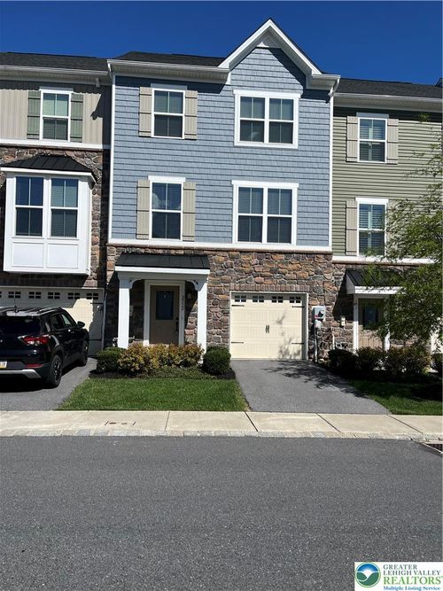 2332 Raya Way, Easton, PA, 18045-5781 | Card Image