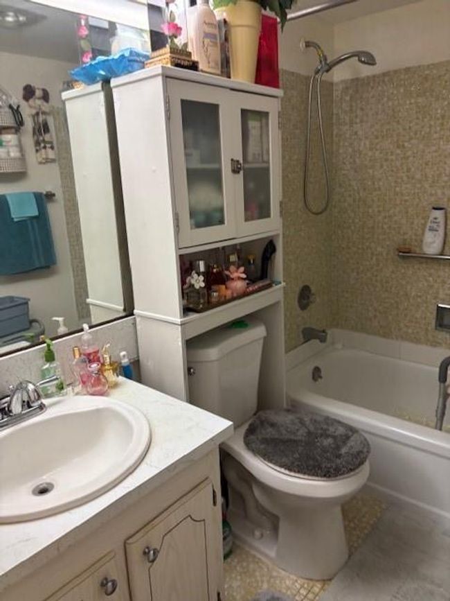 183 - 183 Camden H, Condo with 1 bedrooms, 1 bathrooms and null parking in West Palm Beach FL | Image 8