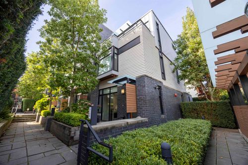 6106 Oak St, Vancouver, BC, V6M2W2 | Card Image