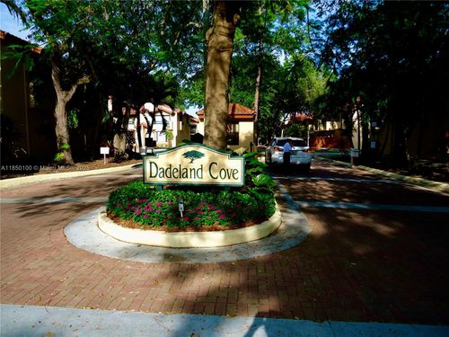 10152-10152 Sw 77th Ct, Miami, FL, 33156-2676 | Card Image