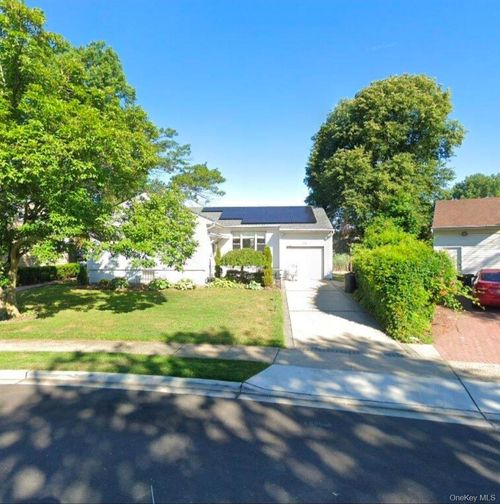 68 Riverdale Rd, Valley Stream, NY, 11581-2414 | Card Image