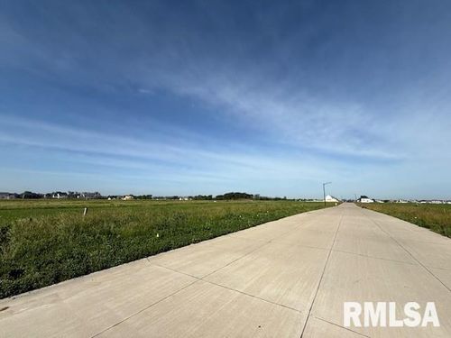 6755 Meghan Ave, Bettendorf, IA, 52722-6447 | Card Image