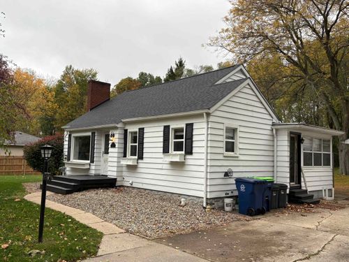 8115 Edgewood Drive, Birch Run Village, MI, 48415 | Card Image