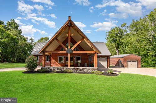 110 Queen St, ARENDTSVILLE, PA, 17303-5825 | Card Image