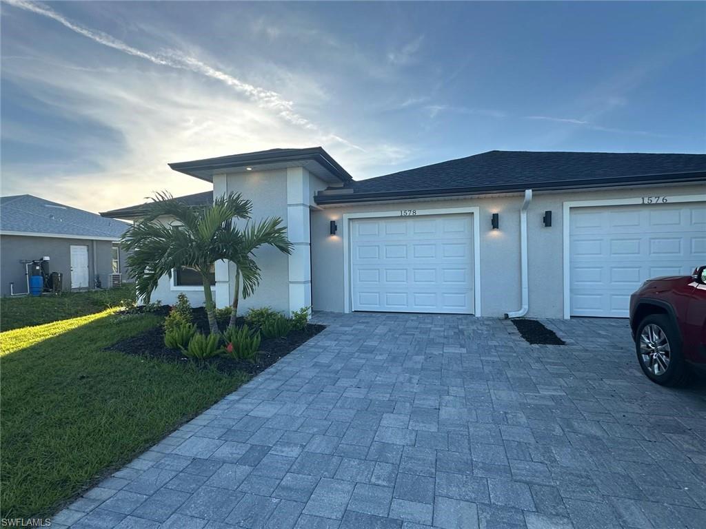 Residential Lease in LEHIGH ACRES