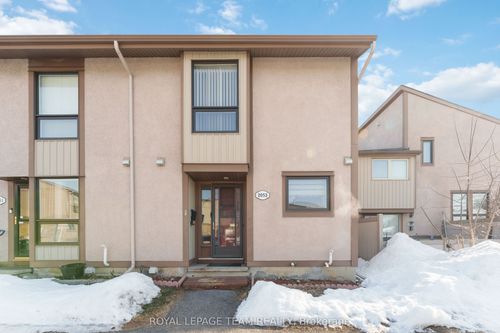 22-2053 Stonehenge Cres, Gloucester, ON, K1B4N7 | Card Image