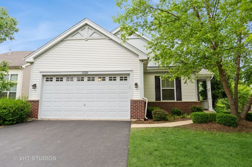 1520 Mansfield Dr, Aurora, IL, 60502-6783 | Card Image