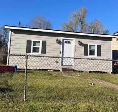 919 Sam Houston St, Liberty, TX, 77575-4521 | Card Image