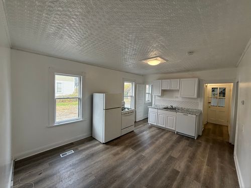 fl-1st-174 Brentwood Ave, Fairfield, CT, 06825-5454 | Card Image