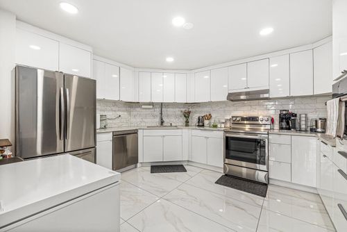 427-427 Harmon Cove Tower, Secaucus, NJ, 07094-1752 | Card Image