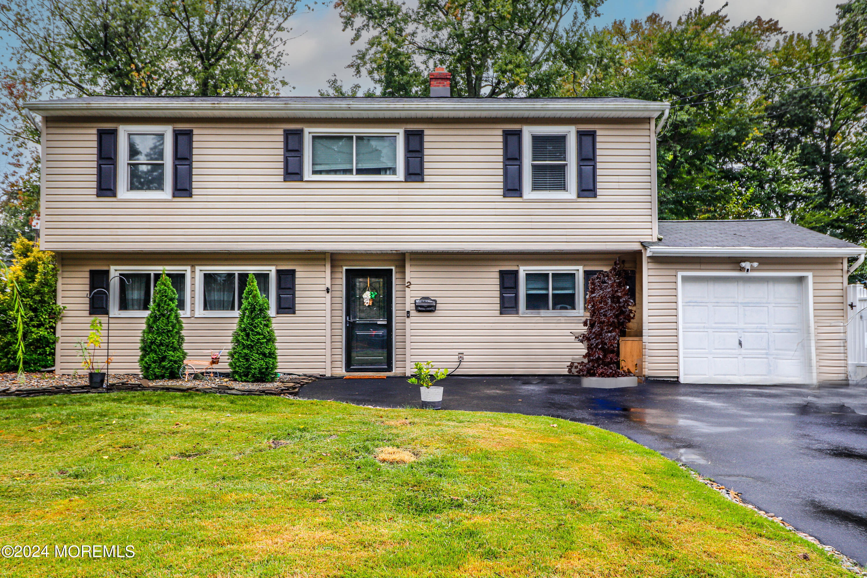 Tropical Dr, Middletown, NJ 07748