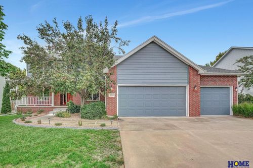 5930 Arrow Wood Rd, Lincoln, NE, 68526-9512 | Card Image