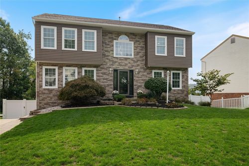 1027 Shawnee Ridge Dr, Cheswick, PA, 15024-2319 | Card Image