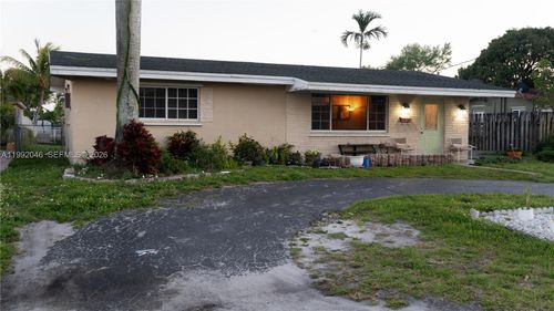 7960 Nw 14th St, Pembroke Pines, FL, 33024-5117 | Card Image
