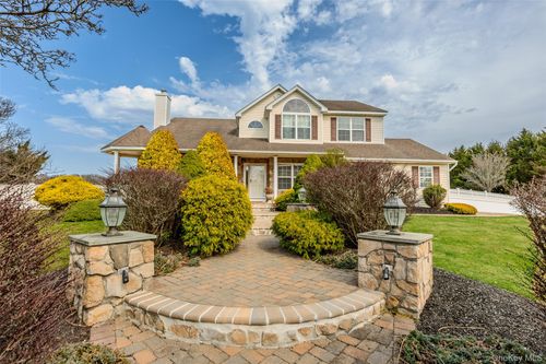 38 Sweetgum Ln, Miller Place, NY, 11764-3004 | Card Image