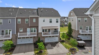 630 Amarth Ln, Townhouse with 3 bedrooms, 2 bathrooms and 2 parking in Cranberry Twp PA | Image 2