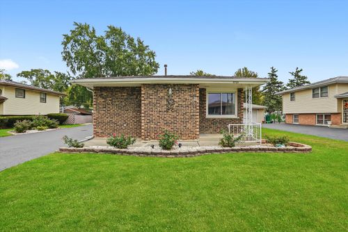 7721 Normandy Ave, Burbank, IL, 60459-1021 | Card Image