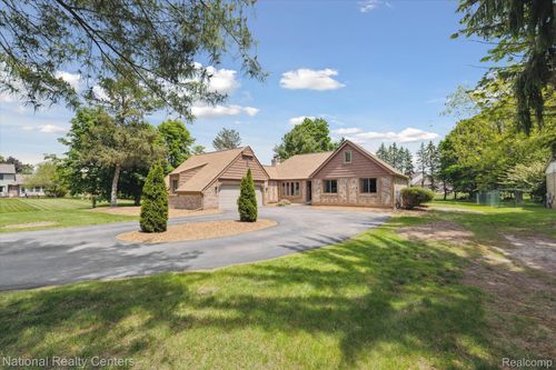 24590 Dinser Dr, Novi, MI, 48374-2726 | Card Image