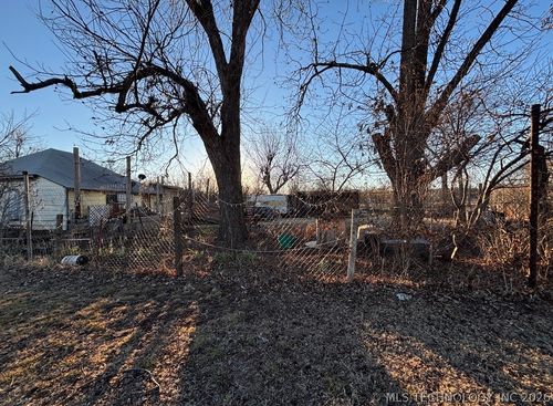 906 W Washington, Guthrie, OK, 73044 | Card Image