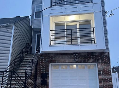 41 Jacob St, Newark, NJ, 07103-2028 | Card Image